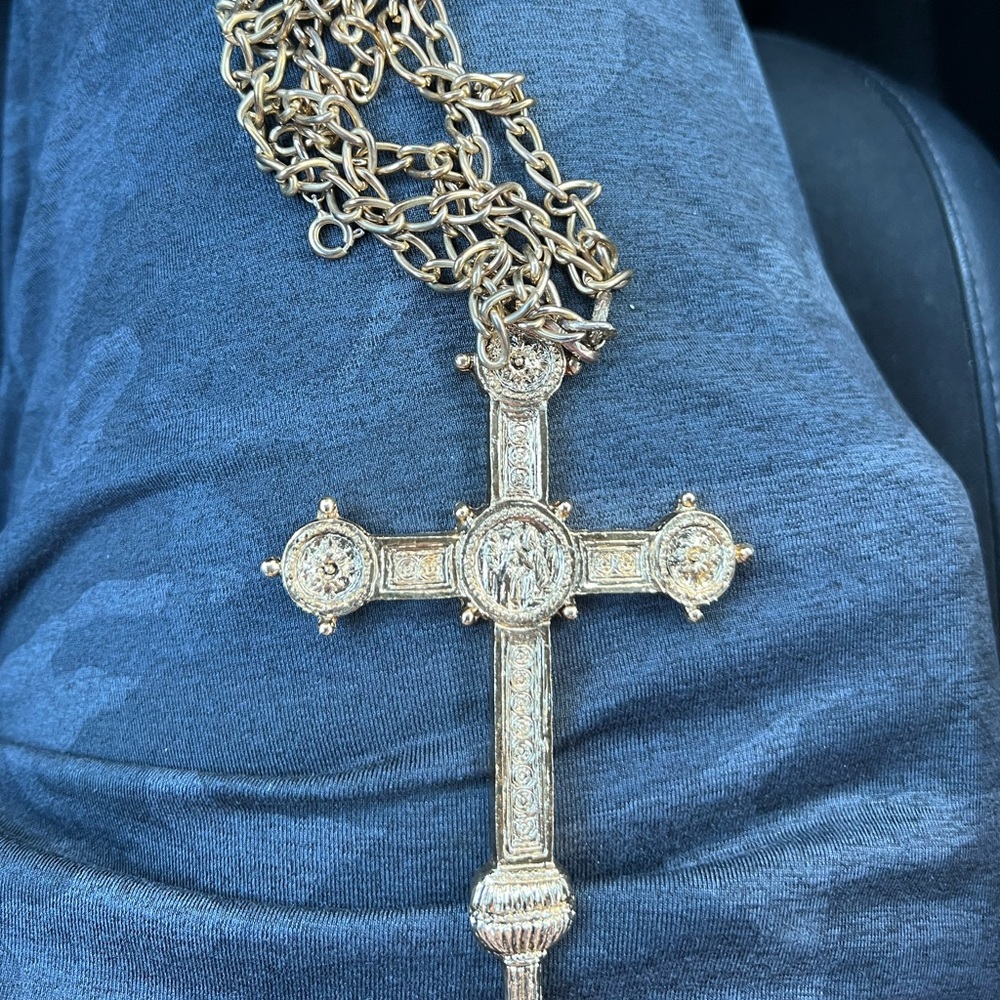 Gold chain and Jesus pendant made in italy